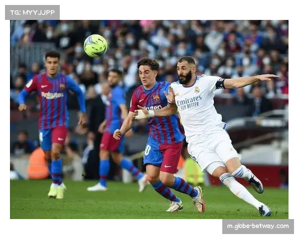 皇马与巴萨巅峰对决再燃,球员临场发挥或成胜负关键 皇马与巴萨巅峰对决再燃,球员临场发挥或成胜负关键