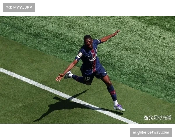 巴黎圣日耳曼边中结合战术成熟 登贝莱内切威胁大